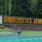 Tampak depan papan nama kampus Universitas Jember (UNEJ) (Foto: Istimewa). 