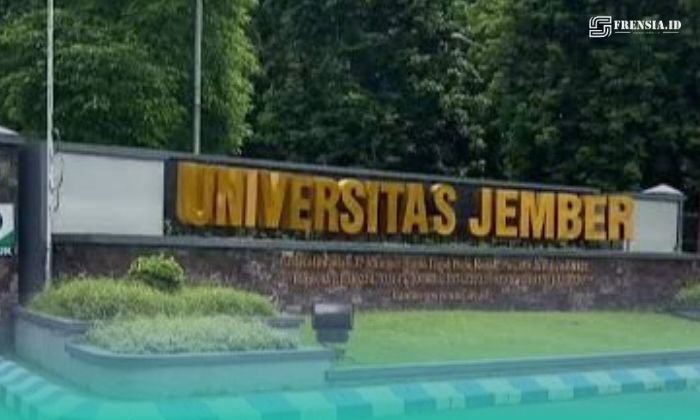 Tampak depan papan nama kampus Universitas Jember (UNEJ) (Foto: Istimewa). 