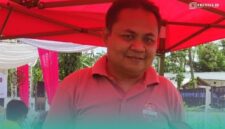 Kasi Kurikulum dan Pelayanan SD Dinas Pendidikan Jember, Muhammad Irfan Zainul Amin saat diwawancara bersamaan lomba menyanyi berlangsung di Ponpes Al-Qodiri (Foto: Istimewa).