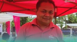 Kasi Kurikulum dan Pelayanan SD Dinas Pendidikan Jember, Muhammad Irfan Zainul Amin saat diwawancara bersamaan lomba menyanyi berlangsung di Ponpes Al-Qodiri (Foto: Istimewa). 