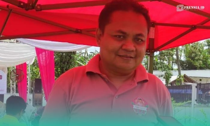 Kasi Kurikulum dan Pelayanan SD Dinas Pendidikan Jember, Muhammad Irfan Zainul Amin saat diwawancara bersamaan lomba menyanyi berlangsung di Ponpes Al-Qodiri (Foto: Istimewa). 