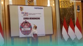 Salah satu peserta dalam penampilan lomba mendongeng di Aula Graha Wiyata Mandala Dispendik Jember (Foto: Fadli/Frensia). 