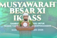 Pengasuh Pondok Pesantren Salafiyah Syafi’iyah Sukorejo, K.H.R. Ahmad Azaim (Foto: Istimewa). 