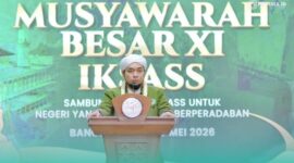 Pengasuh Pondok Pesantren Salafiyah Syafi’iyah Sukorejo, K.H.R. Ahmad Azaim (Foto: Istimewa). 