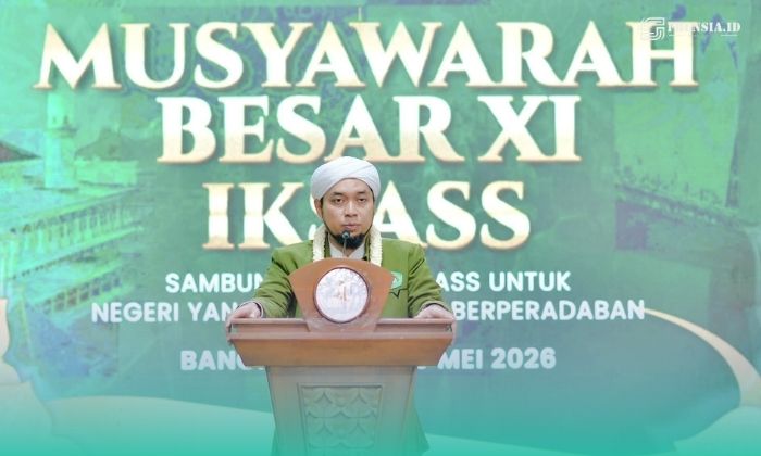 Pengasuh Pondok Pesantren Salafiyah Syafi’iyah Sukorejo, K.H.R. Ahmad Azaim (Foto: Istimewa). 