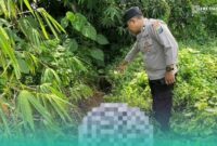 Pihak Kepolisian saat melakukan olah TKP (foto: Istimewa). 