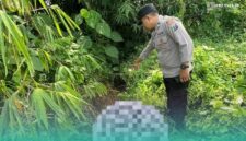 Pihak Kepolisian saat melakukan olah TKP (foto: Istimewa).