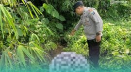 Pihak Kepolisian saat melakukan olah TKP (foto: Istimewa). 