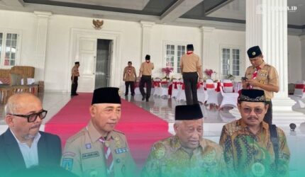 Rektor Unusa Surabaya, (dari Kiri), H.M. Arum Sabil, Prof. Mohammad Nuh, Prof. Budi Santoso, Dekan Fakultas Kedokteran Unusa (Foto: Sigit/Frensia).