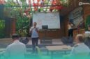 Petugas Imigrasi TPI Kelas I saat sosialisasi layanan Jempol Asing (Foto: Istimewa). 