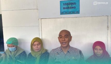 Kepala Satgas MBG Jember, Achmad Fauzi saat diwawancara awak media (Foto: Istimewa).