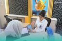 Teller Bank BRI saat melayani nasabah yang akan menabung emas (Foto: Havana Haniva untuk Frensia). 
