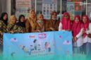 Kader Posyandu saat foto bersama di depan salah satu gerai Alfamart (Foto: Istimewa). 