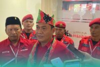 Wakil Ketua Bidang Kehormatan DPD PDIP Jawa Timur, Agus Yudha, saat diwawancarai. (Foto: Sigit/Frensia).