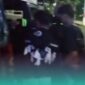 Pihak kepolisian saat menangkap 3 remaja yang bikin konten pocong (Foto: Istimewa). 