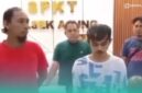 Pemuda yang mengaku jadi korban begal saat klarifikasi di Polsek Ajung Jember (tengah) (Foto: Tangkapan layar akun Instagram @Infojember). 