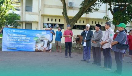Rektor UIN KHAS Jember, Prof. Hefni, saat sambutan dalam pelaksanaan penyembelihan hewan kurban (Foto: Humas UIN KHAS).