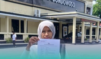 - Fitriyah (44) warga Desa Jebung Kidul, Kecamatan Tlogosari, Kabupaten Bondowoso,