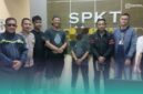 Pemuda berinisial FR (22) di Kecamatan Panti, Jember. Kurir J&T yang nekat merekayasa cerita menjadi korban pembegalan (Tengah) (Foto: Istimewa). 