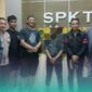 Pemuda berinisial FR (22) di Kecamatan Panti, Jember. Kurir J&T yang nekat merekayasa cerita menjadi korban pembegalan (Tengah) (Foto: Istimewa). 