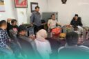 Puluhan nelayan asal Kecamatan Puger, Jember, saat mendatangi ruang Fraksi PDI Perjuangan DPRD Jember (Foto: Istimewa). 