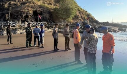 Tim SAR saat akan melakukan evakuasi (Foto: Istimewa).