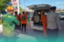 Pihak Tim SAR Gabungan ketika mengevakuasi korban yang hilang terseret ombak di Pantai Payangan, Kecamatan Ambulu, Jember (Foto: Istimewa). 