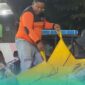 Tim SAR saat mengevakuasi korban yang terseret ombak (Foto: Istimewa). 