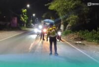 Pihak kepolisian saat melakukan olah TKP (Foto: Satlantas Polres Jember). 