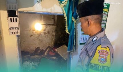 Pihak kepolisian saat mengecek lansia yang tewas terbakar akibat putung rokok (Foto: Istimewa).