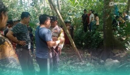 warga setempat saat menemukan kerangka manusia di Gunung Tengu, Kecamatan Kalisat, Kabupaten Jember (Foto: Istimewa).