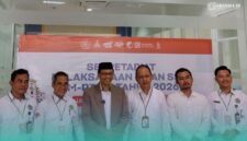 Jajaran pimpinan rektorat UIN KHAS Jember, panitia PMB lokal, dan Tim Pokja Pengembangan Soal dan Skoring UM-PTKIN (Foto: Fadli/Frensia). 