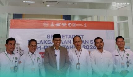 Jajaran pimpinan rektorat UIN KHAS Jember, panitia PMB lokal, dan Tim Pokja Pengembangan Soal dan Skoring UM-PTKIN (Foto: Fadli/Frensia).