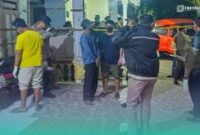 Pihak kepolisian saat melakukan penyelidikan dan olah TKP (Foto: Istimewa). 