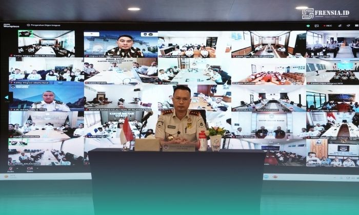 Direktur Jenderal Imigrasi, Hendarsam Marantoko saat memberi arahan kepada petugas imigrasi (Foto: Istimewa). 