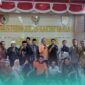 Anggota Serikat Tani Independen (Sekti) Kabupaten Jember, saat foto bersama salah satu anggota Komisi A DPRD Jember (Foto: Fadli/Frensia). 