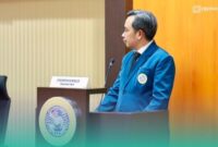 Gus Bupati Jember, Muhammad Fawait, saat mempresentasikan hasil riset disertasinya di kampus UNAIR, Surabaya (Foto: Istimewa). 