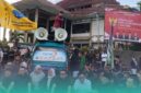 Massa aksi demo saat ditemui oleh anggota DPRD Kabupaten Jember (Foto: Fadli/Frensia). 