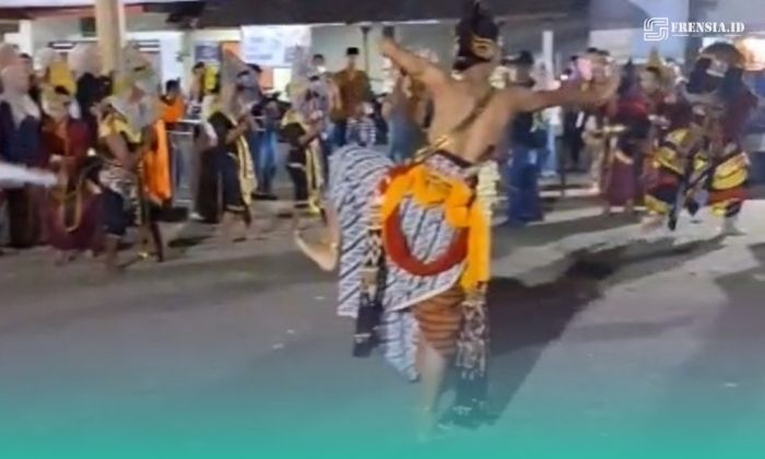 Salah satu penari jaranan saat agenda peringatan Satu Suro di Desa Sidomekar, Kecamatan Semboro, Jember (Foto: Istimewa).  
