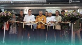 Pemerintah Kabupaten (Pemkab) Jember saat meresmikan peluncuran KA Pandalungan 2 relasi Jember–Gambir pulang-pergi (PP) di KAI Daop 9 Jember (Foto: Istimewa). 