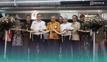 Pemerintah Kabupaten (Pemkab) Jember saat meresmikan peluncuran KA Pandalungan 2 relasi Jember–Gambir pulang-pergi (PP) di PT KAI Daop 9 Jember (Foto: Istimewa).