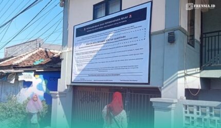 Warga setempat saat akan mengurus administrasi di kantor Desa Patemon, Kecamatan Pakusari, Jember (Foto: Istimewa).