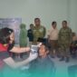 Petugas rumah sakit saat melakukan operasi pada pasien katarak (Foto: Istimewa). 