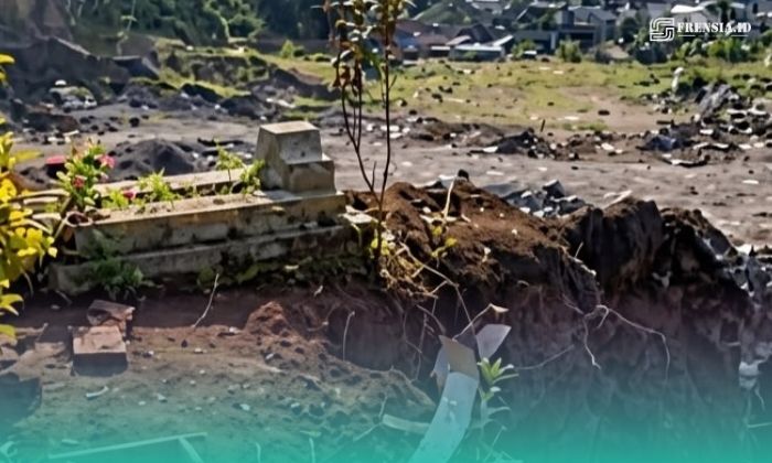 Penampakan makam yang terkena alat berat galian C (Foto: Istimewa). 