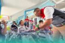 Pihak pegawai Pertamina saat memberikan santunan kepada anak yang berkebutuhan khusus di Yayasan Pembinaan Anak Cacat (YPAC) Surabaya, Jawa Timur (Foto: Istimewa). 