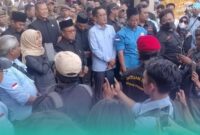 Massa aksi Progib saat ditemui anggota DPRD Kabupten Jember (Foto: Istimewa). 