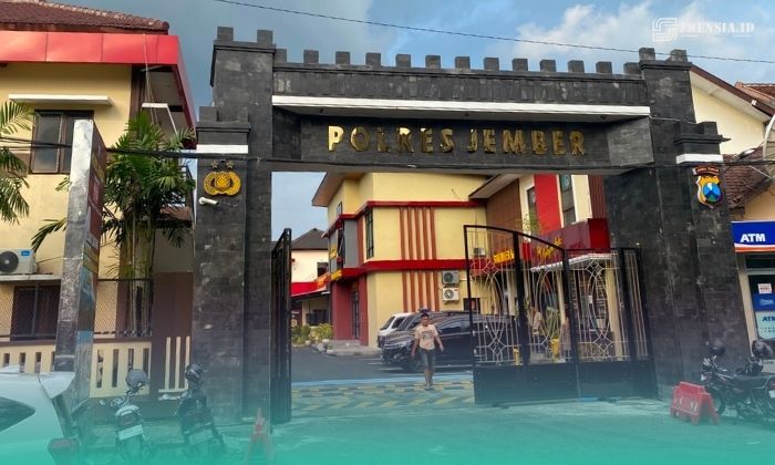 Suasana depan Mapolres Jember (Foto: Sigit/Frensia). 