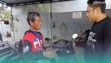 Tukang ojek (jaket merah) yang dijadikan sebagai jaminan oleh pelaku (Foto: Istimewa).