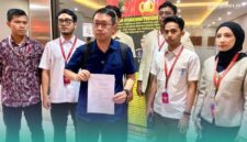 LBH PB PMII saat mendampingi klien atau korban dari dugaan penipuan  dan penggelapan dana investor dana KoinWorks di Bareskrim Polri (Foto: LBH PB PMII).  