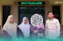 Kuasa Hukum Pelapor, Achmad Fais, saat mendampingi kliennya, yang berinisial FE di depan Polda Jawa Timur (Foto: Istimewa). 